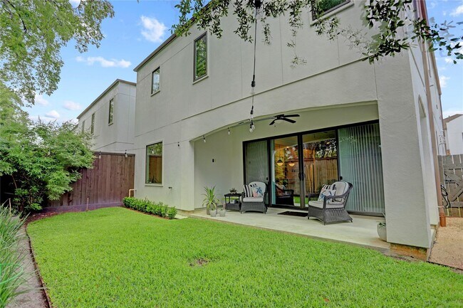 Building Photo - 1715 Maravilla Dr