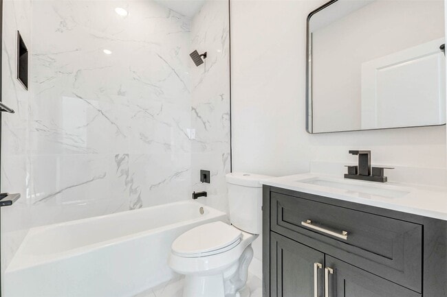 Building Photo - 5638 Dolores St