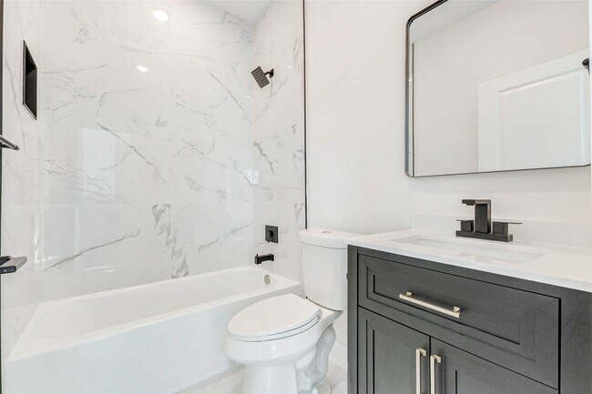 Building Photo - 5640 Dolores St