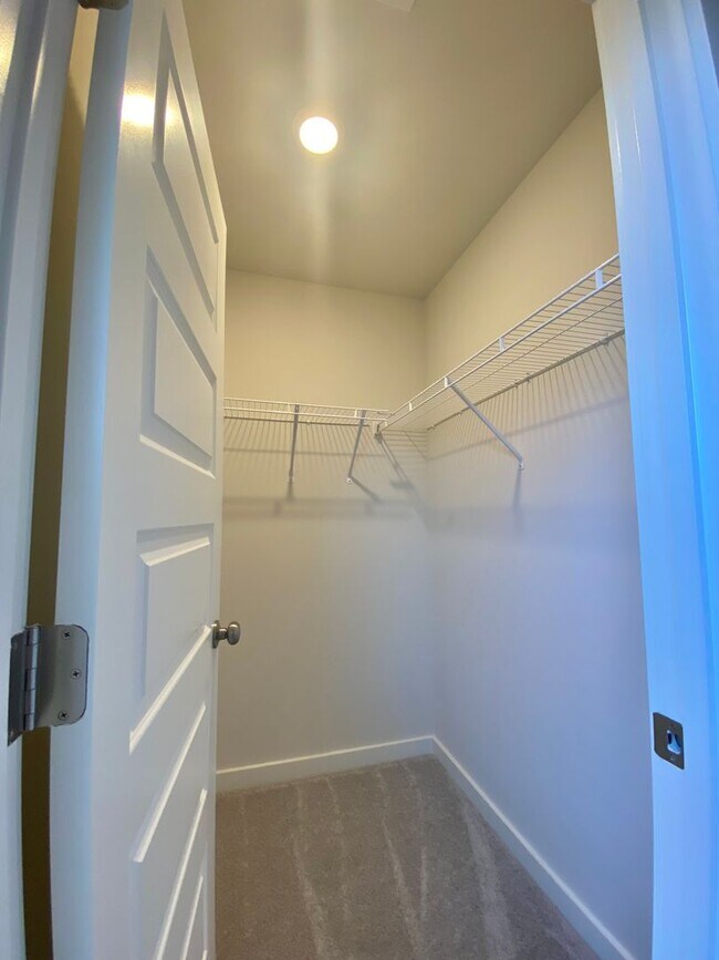 Building Photo - “Modern comfort meets Murfreesboro charm —...