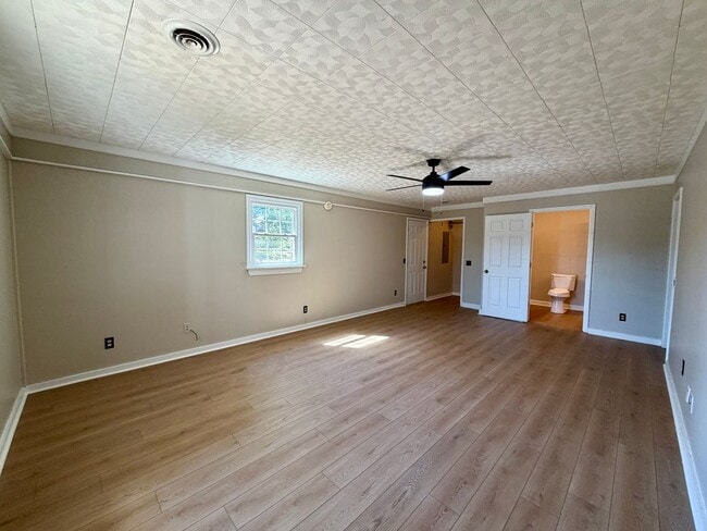 Building Photo - Close to Shaw AFB!