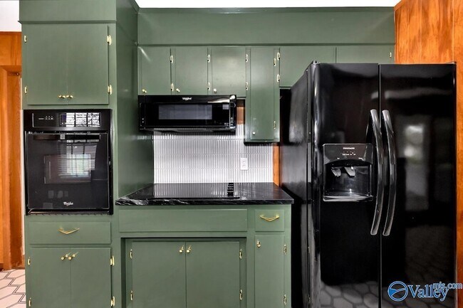 Building Photo - 1610 Chapman Ave NE