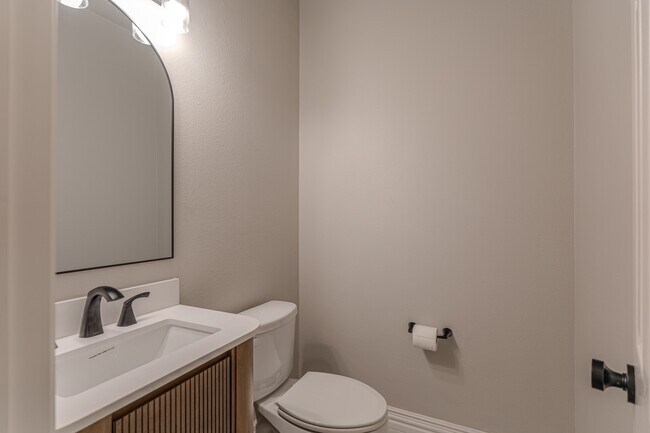 Building Photo - 63 W Artist Grove Pl