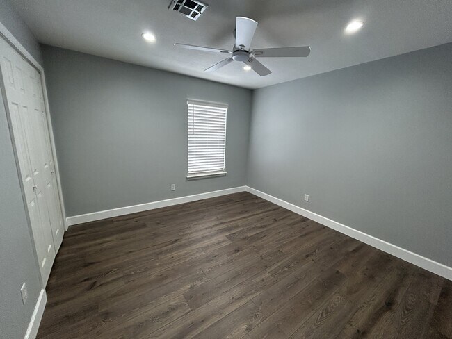 Building Photo - 2312 W Birch St