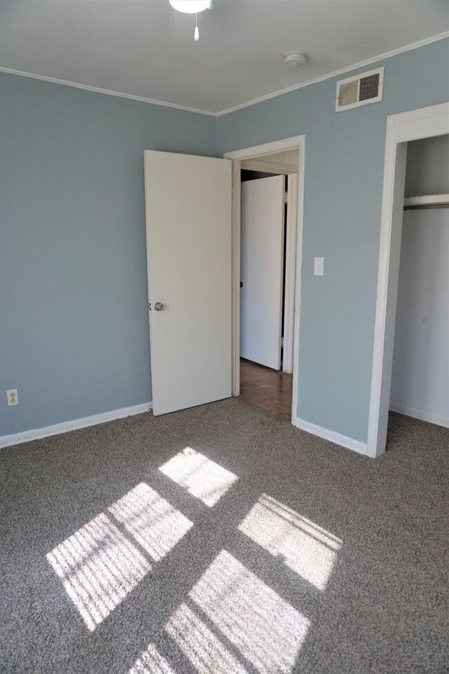 Building Photo - 3 Bed 1 Bath 1 Car in Steve Pennington Addition of NW OKC