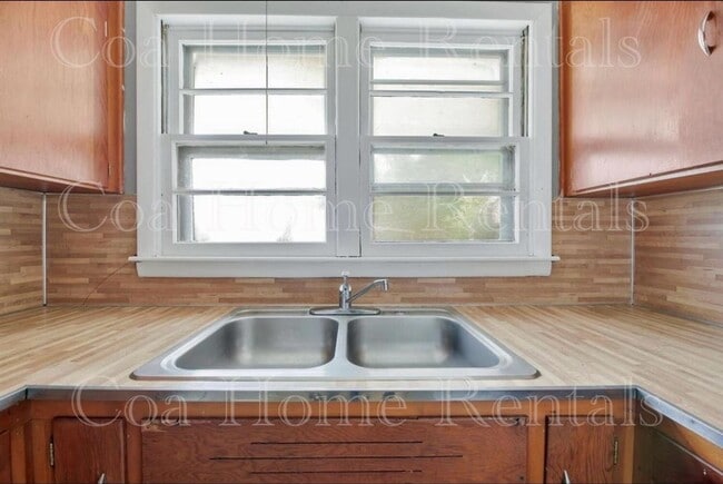 Building Photo - North East duplex