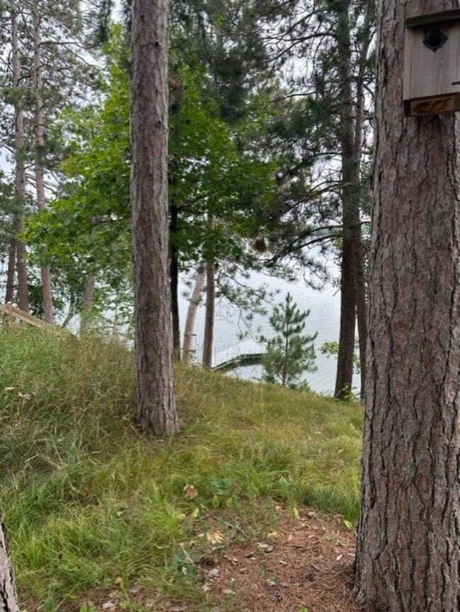 Building Photo - East Twin Lake Home - 3 BR, 2 Bath Single ...