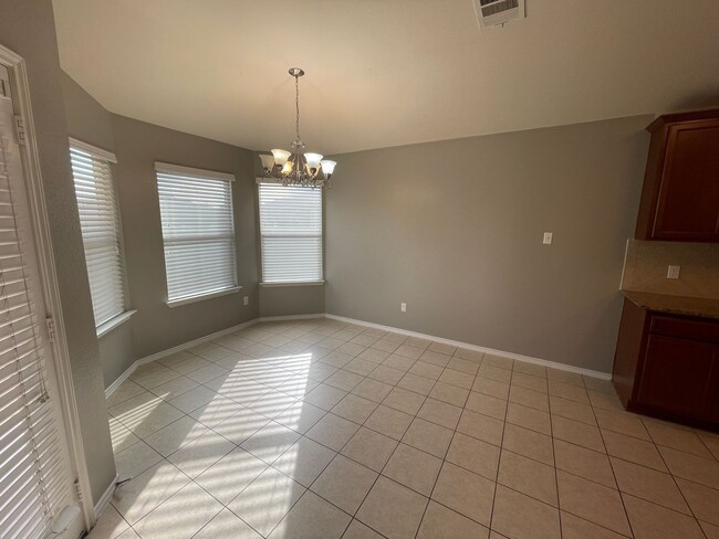 Building Photo - 6200 Suellen Ln