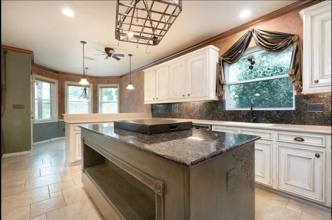 Building Photo - 17422 Palisander Ct
