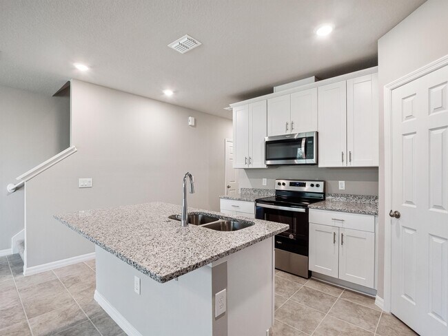 Building Photo - 658 Legacy Lp