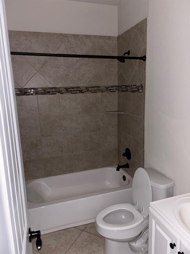 Building Photo - 509 Fair Oaks Dr