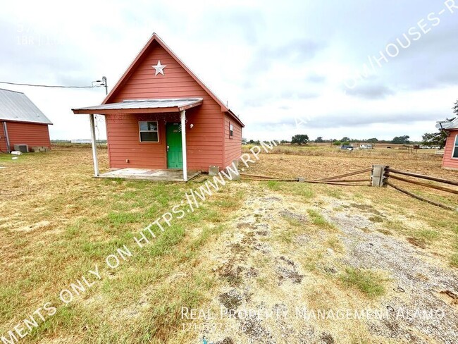 Primary Photo - AVAILABLE NOW! Modern Cabin for Rent in Fl...