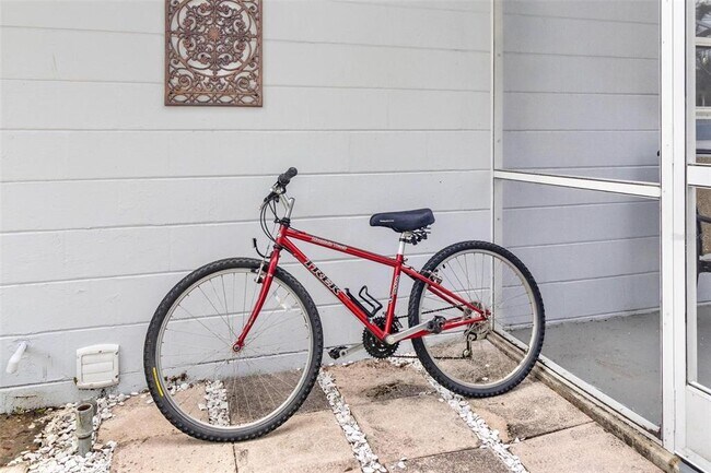 Building Photo - 6190 36th Ave N