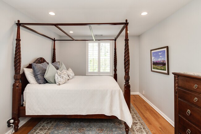 Building Photo - 3281 S Stafford St