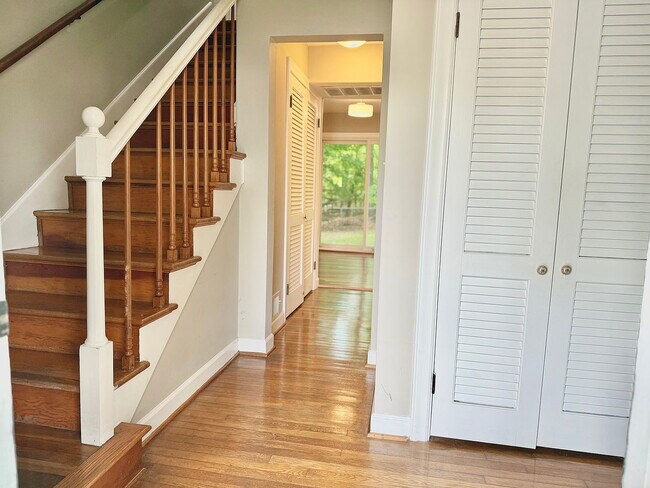 Building Photo - SINGLE FAMILY HOME.
