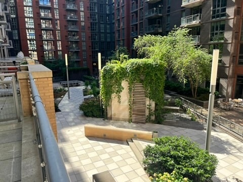 Building Photo - 1025 First St SE