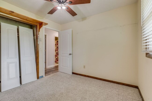 Building Photo - 3 Bed/1.5 Bath in Colonial Heights
