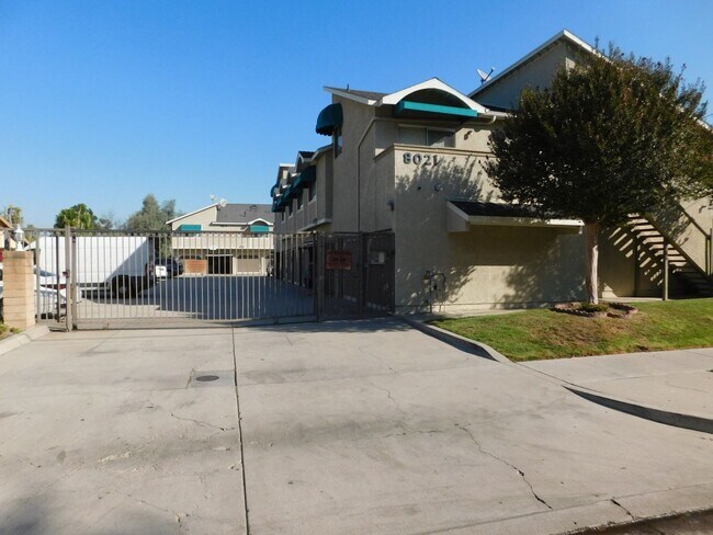 Building Photo - 4th8021