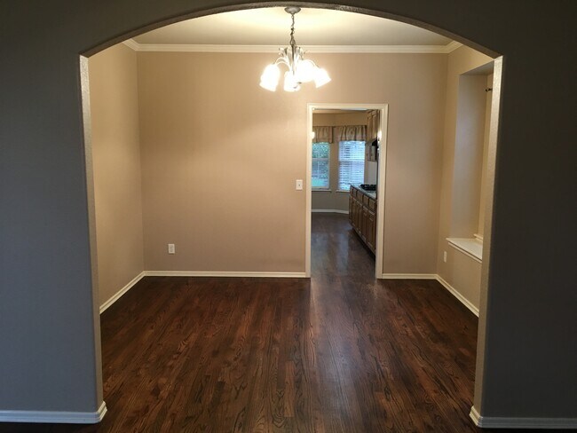 Building Photo - 4201 W Kent St