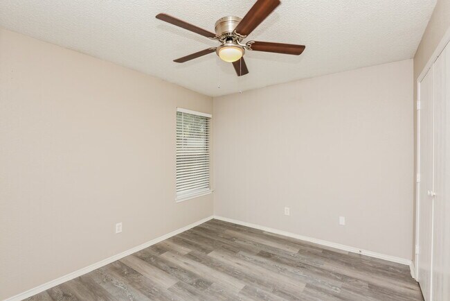 Building Photo - 10509 Shadywood Dr