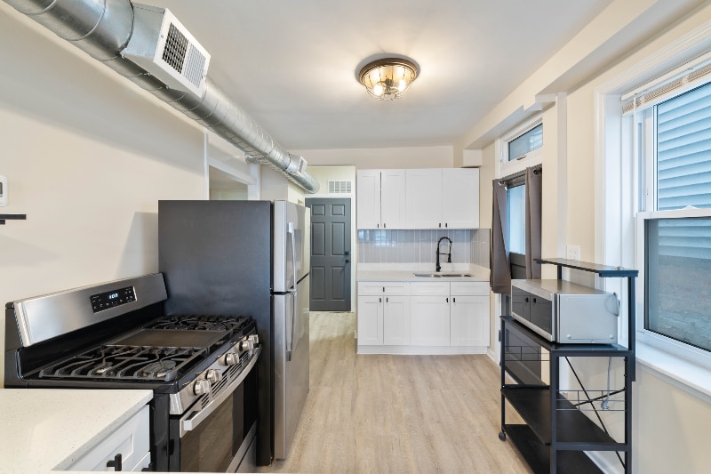 Building Photo - 2645 N Ridgeway Ave