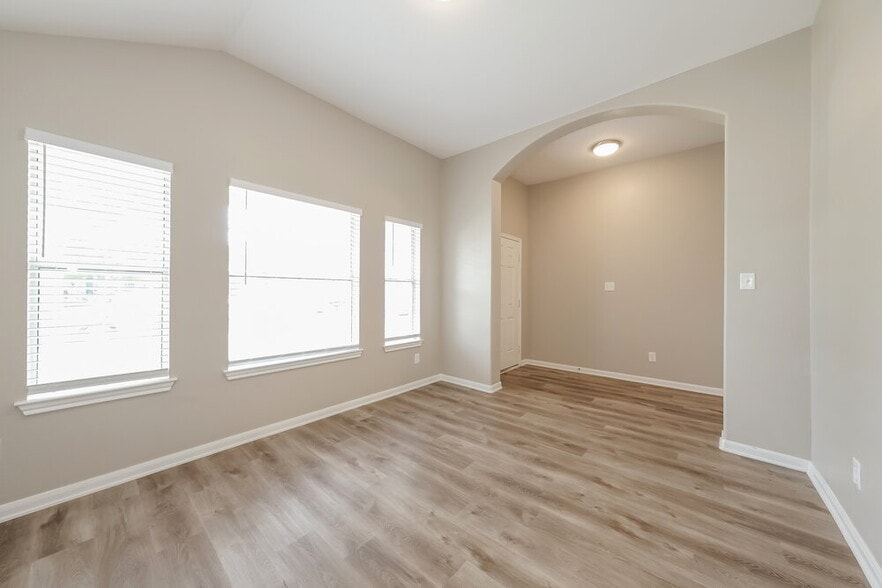 Building Photo - 200 N Crossing Trail