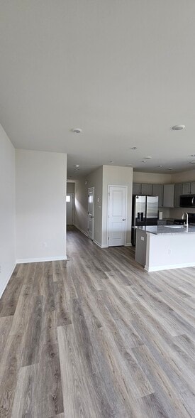 Building Photo - 44 Elliot Ln