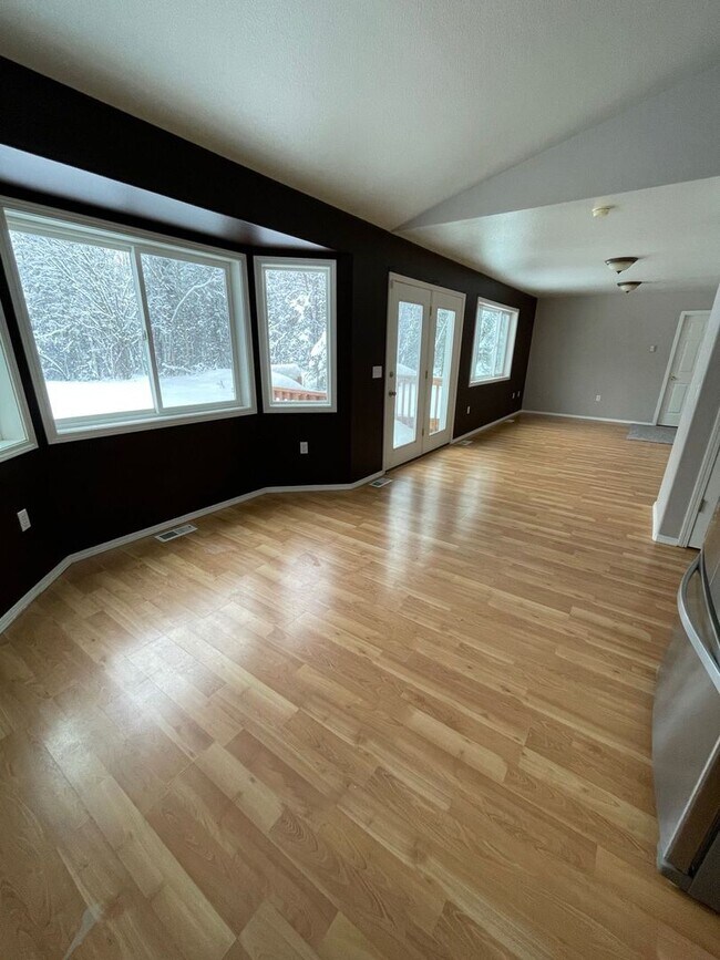 Building Photo - 3 Bedroom, 2.5 Bath Single Family Home
