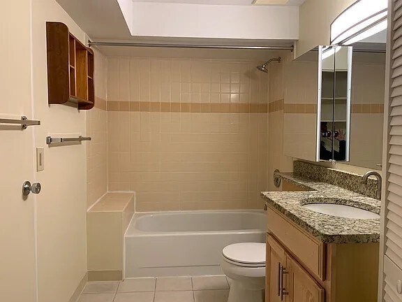 Building Photo - 10 Squire Ct