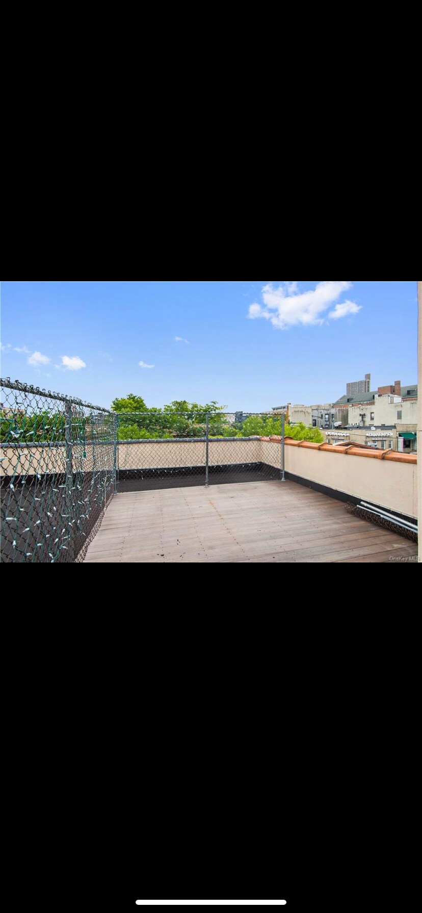 Building Photo - 610 E 187th St