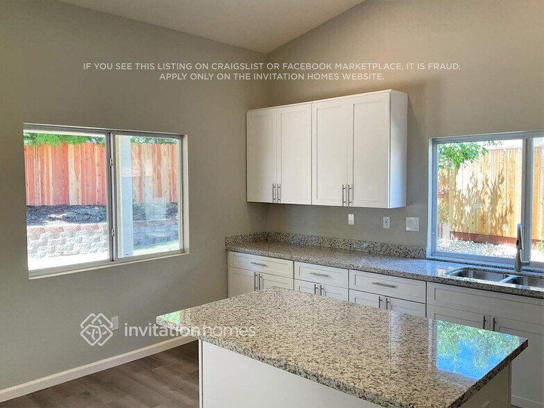 Building Photo - 472 Woodcrest Dr