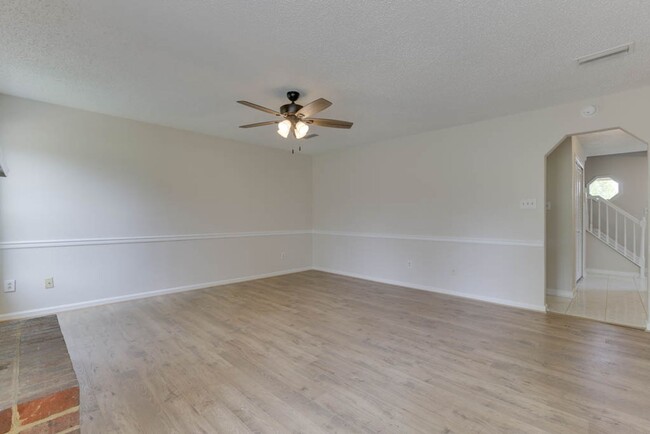 Building Photo - 1121 Nipigon Ct