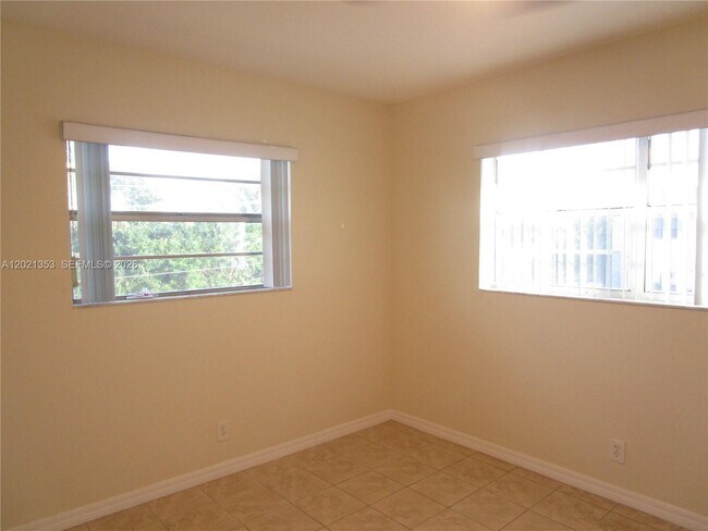 Building Photo - 5111 W Oakland Park Blvd