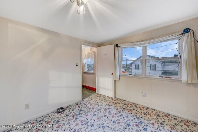 Building Photo - 454 Hickory St