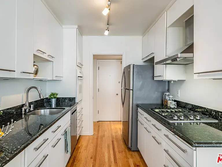 Galley Kitchen - 1410 S Bentley Ave