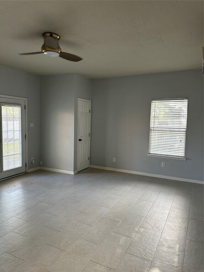 Building Photo - 3807 Belmont Turn