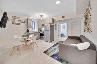 Building Photo - 1540 SW 22nd Ave