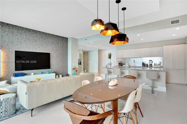 Building Photo - 501 NE 31st St