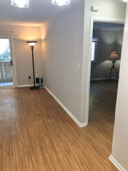 Building Photo - 2210 Ravens Crest Dr