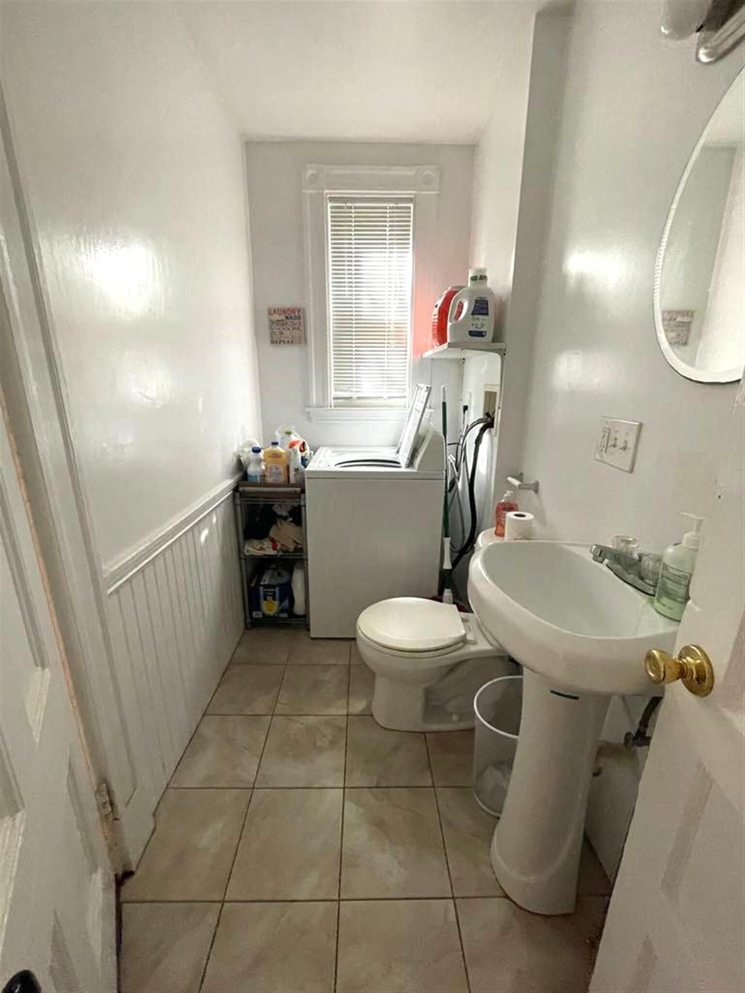 Building Photo - 158 River St