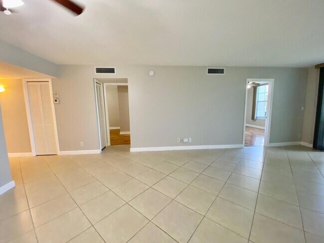 Building Photo - 3051 N Course Dr