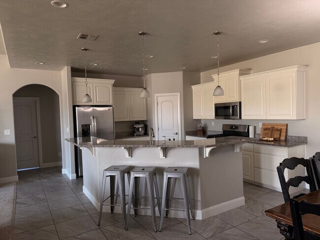 Building Photo - Beautiful Sky Ridge Home