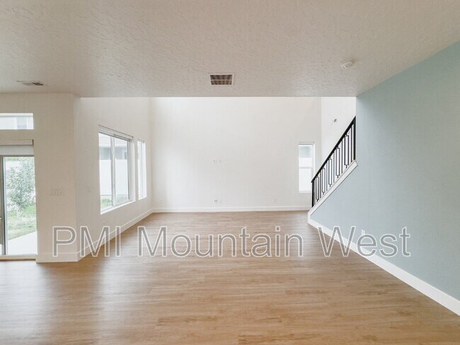 Building Photo - 331 S 680 W