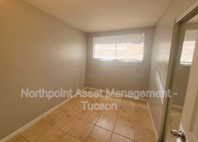 Building Photo - 210 S Alandale Pl