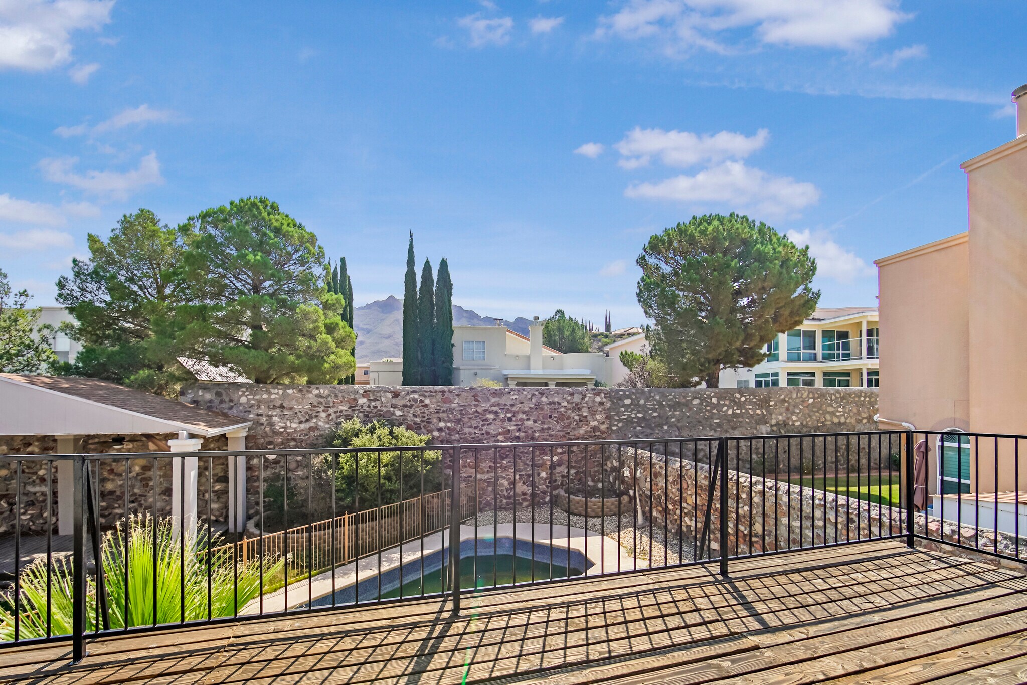 Building Photo - 908 Los Pinos Way