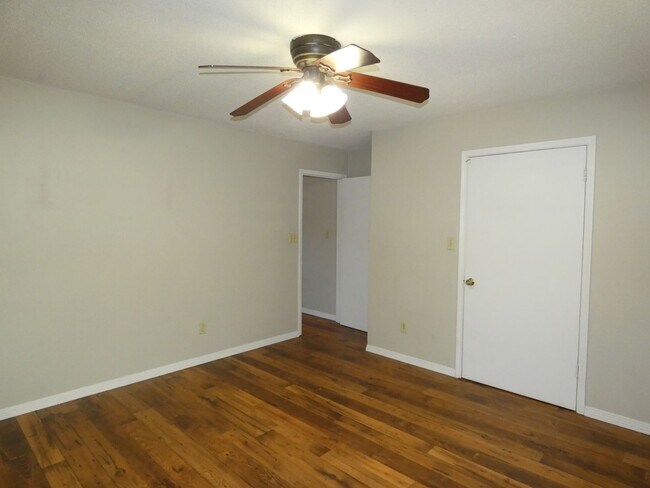 Building Photo - 4235 Brookside Dr