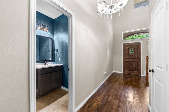 Building Photo - 5705 Fenton Ln