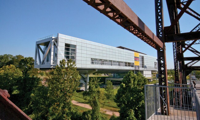 Building Photo - MacArthur Commons