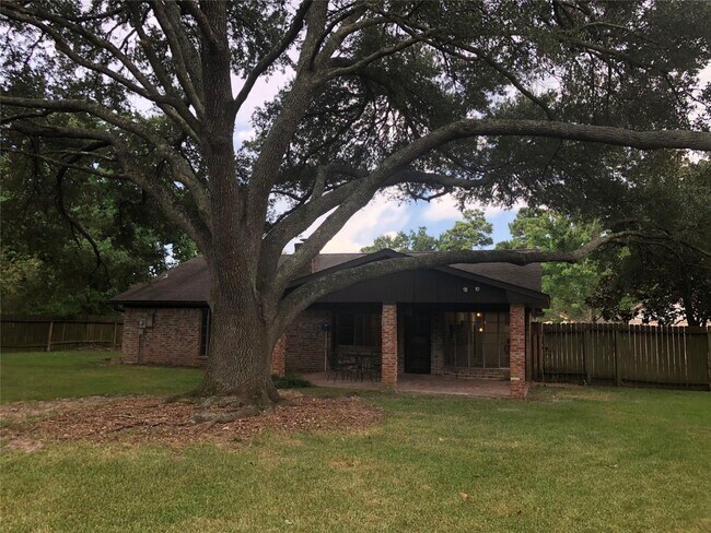 Building Photo - 16342 Autumn Wind Dr