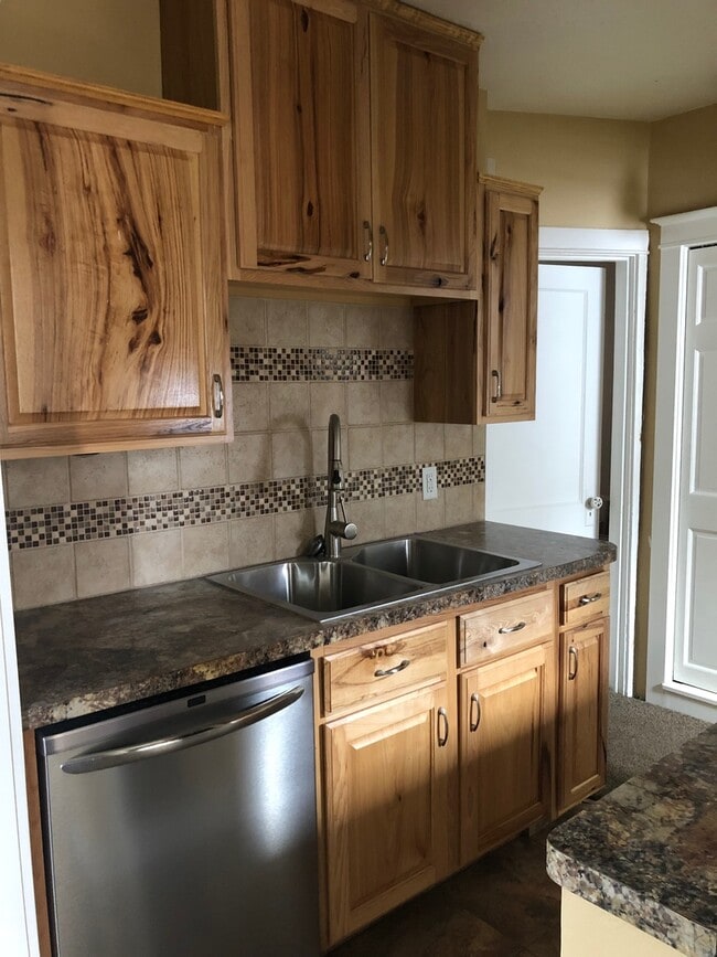 Building Photo - Beautiful 2 bedroom 2 bath stand- alone home